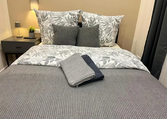 בית אירוח Live-in 5